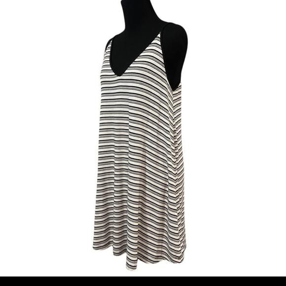 Forever 21 spaghetti V neck top with hot back tie string and stripes all over - Picture 14 of 16